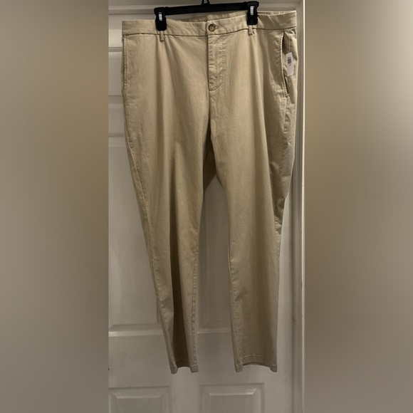 Old Navy Rotation Athletic Built In Flex Khaki Chino Pants Mens Size 40x30 NWT - Picture 1 of 5